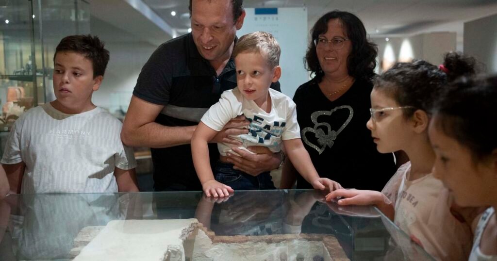 Ancient jar smashed by “curious” 4-year-old is back on display